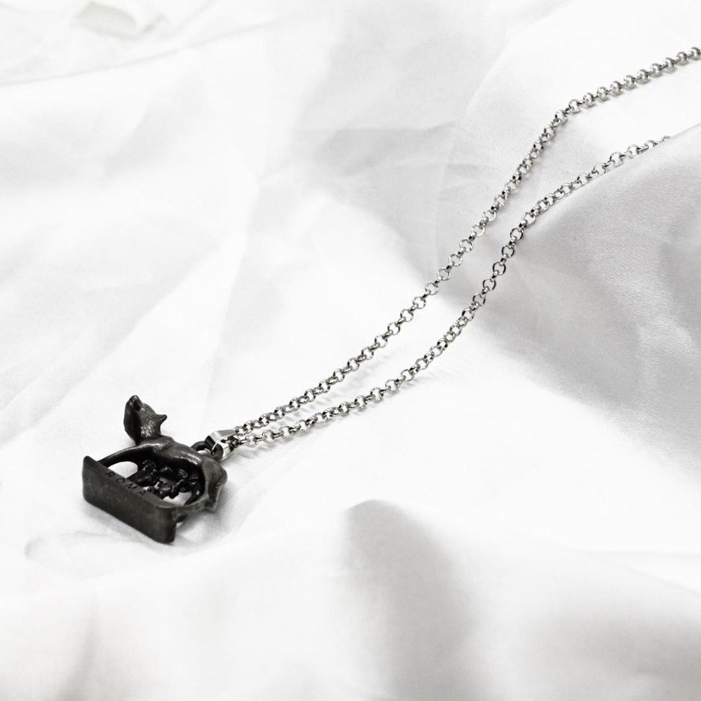 Wolf Of Rome Roma Statue Necklace - Picture 4 of 5